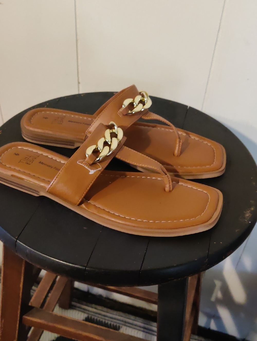 Women’s Tan Chain-Accent Thong Sandals